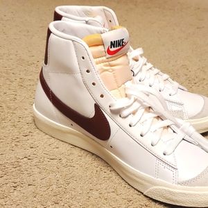 Mens adult size 8 Nike Blazer Mid 77 Vintage